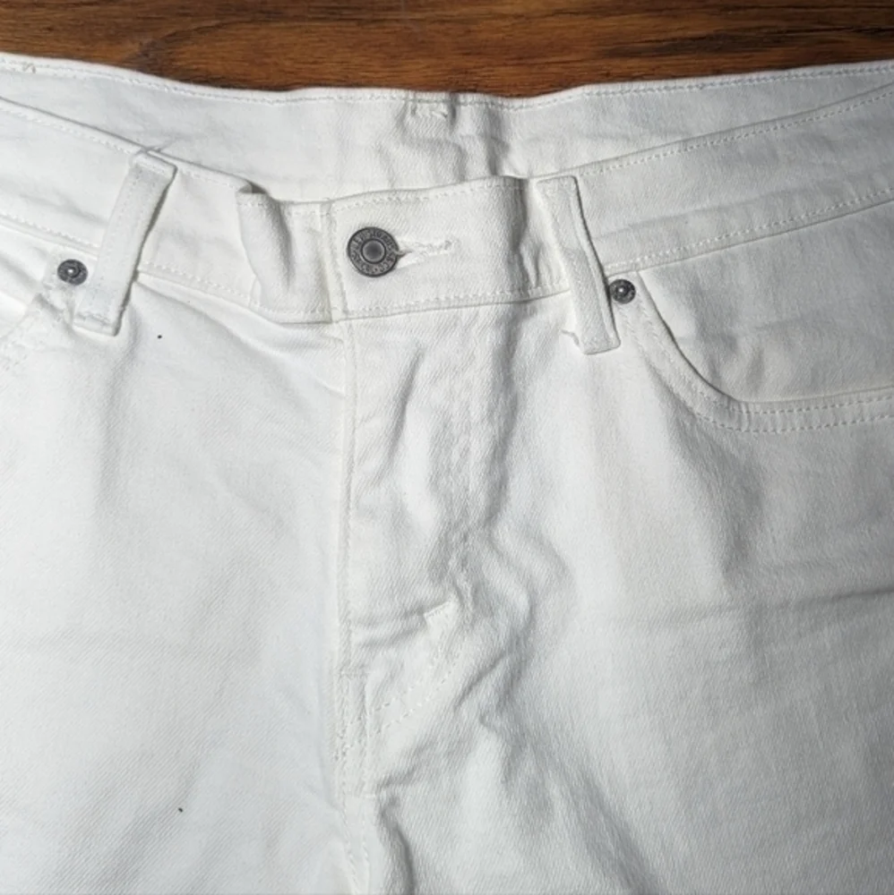 Levis Shorts Women's 32 White Mid Length High‎ Rise Bermuda Denim Shorts Solid